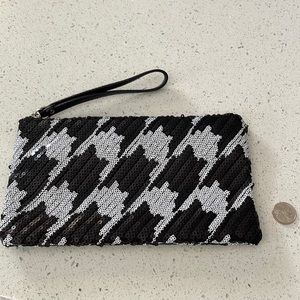 NWOT Houndstooth sequin clutch/wrist bag